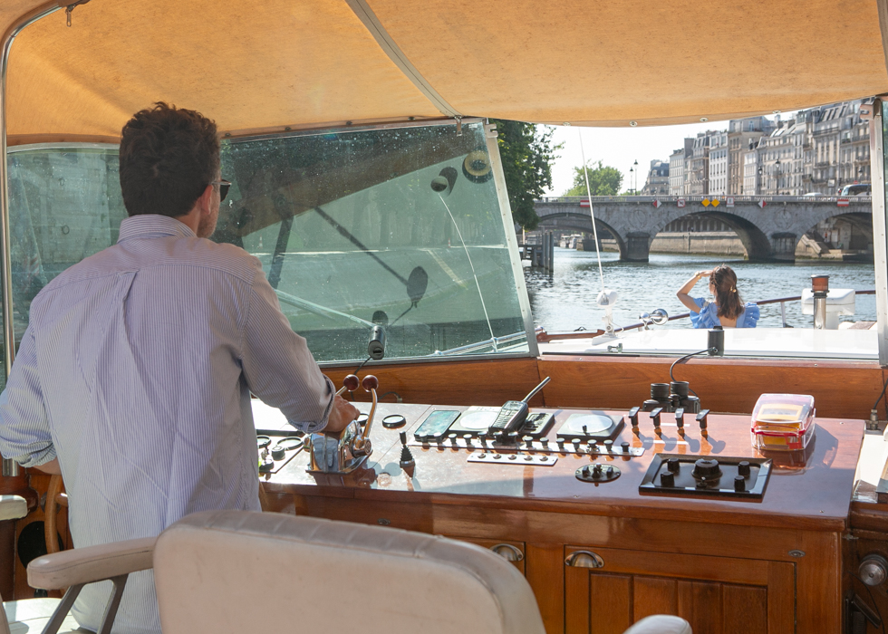 セーヌ川を優雅にプライベートヨットでクルーズ | O'Bon Paris | Easy